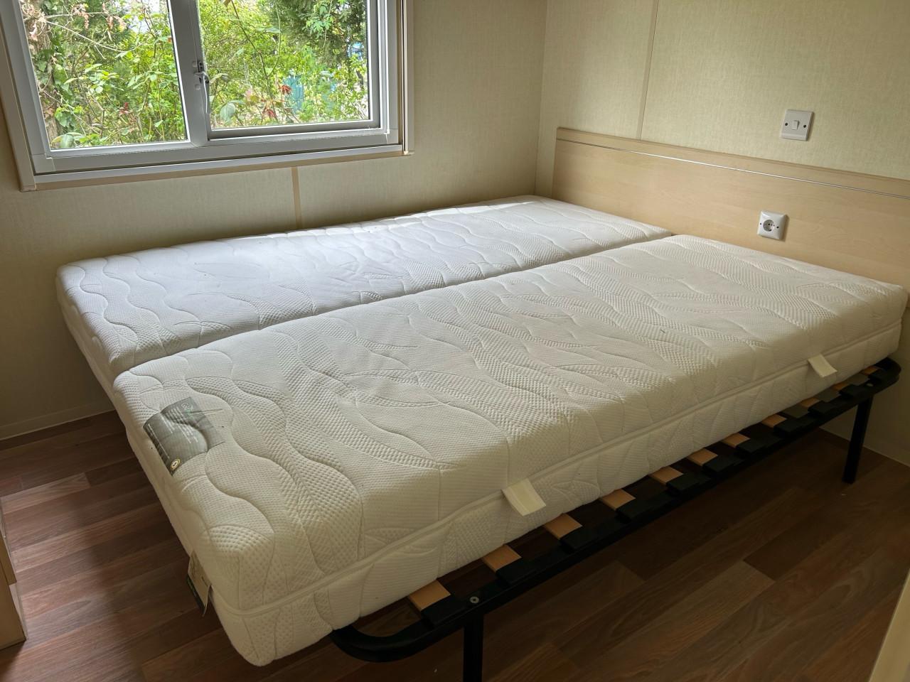 Eenpersoonsbedden (matras en bedframe)