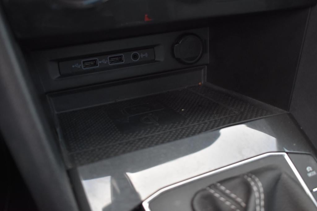 Volkswagen Tiguan 1.5 tsi act highline | r-line | black style | trekhaak | 