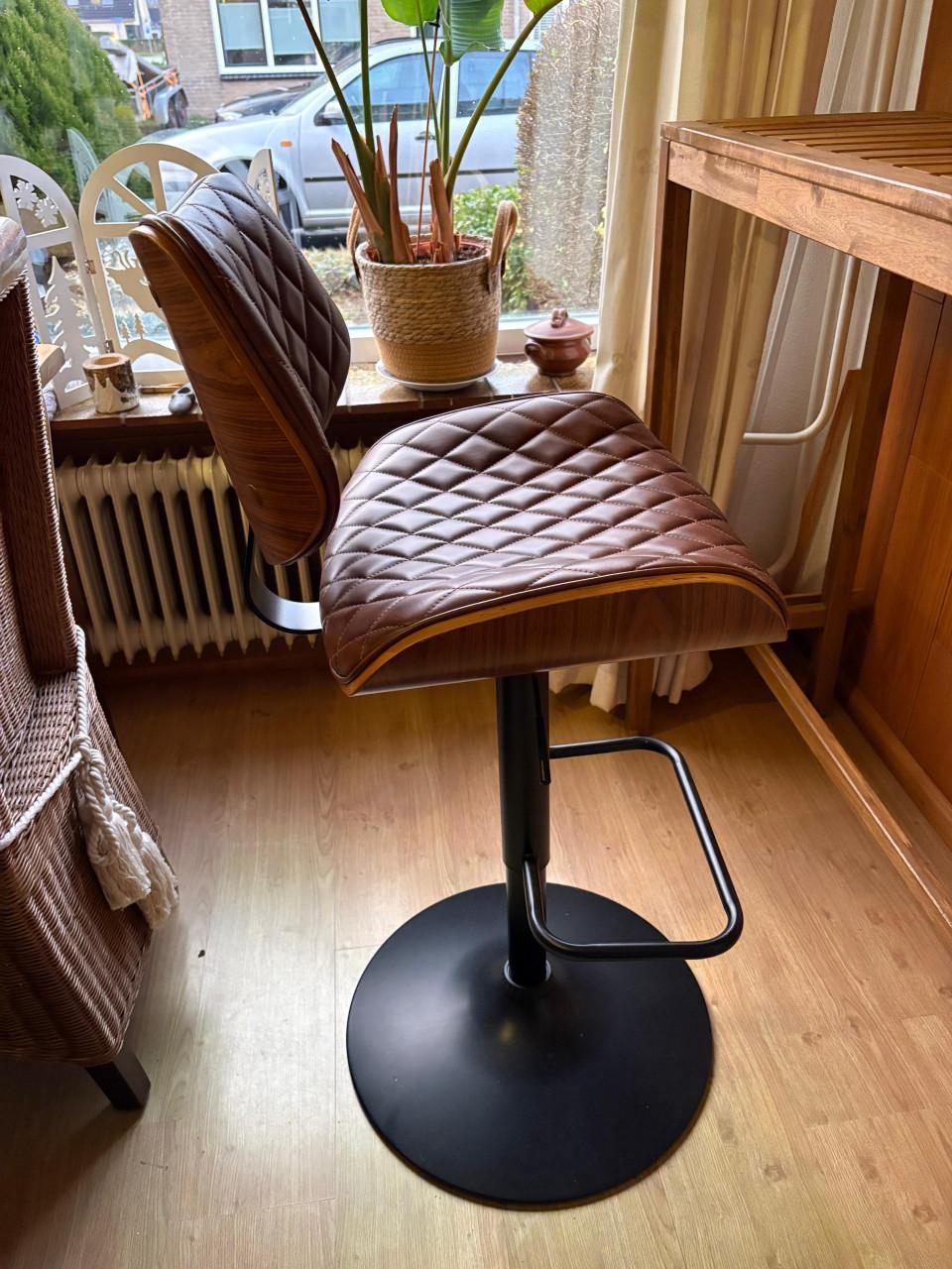 Verstelbare barkruk met tafel