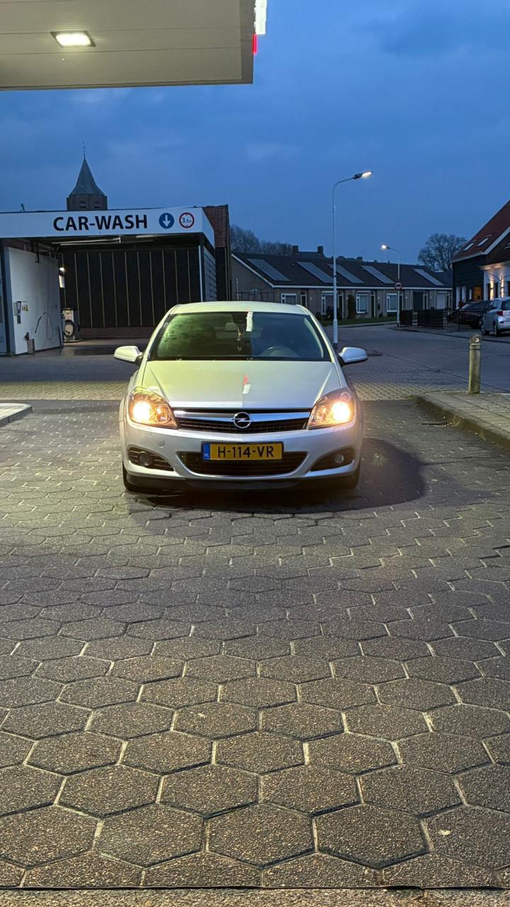 Opel Astra GTC 1.6 Business