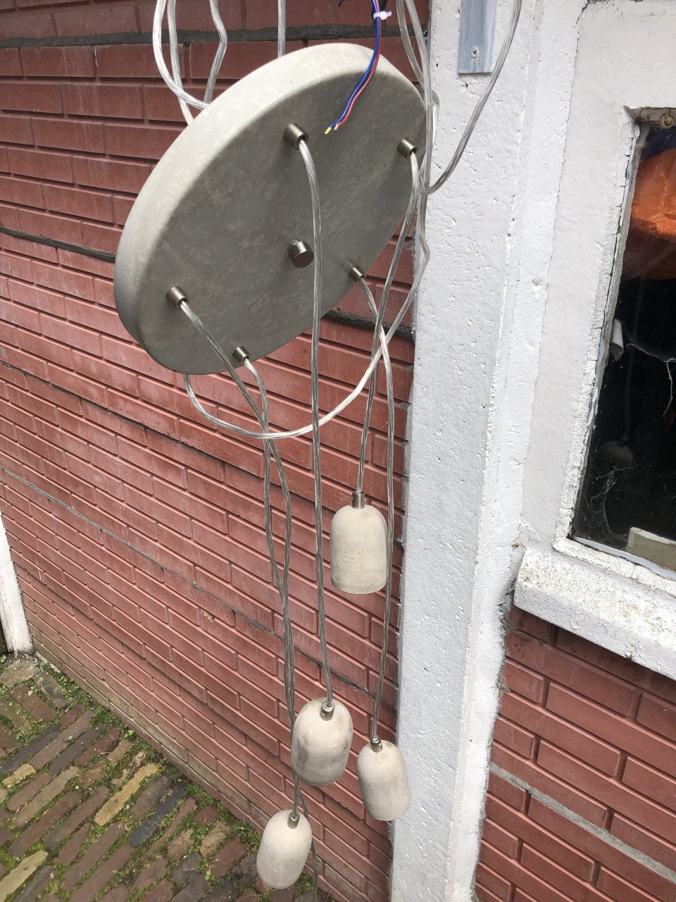 Grijze (betonnen) hanglamp!