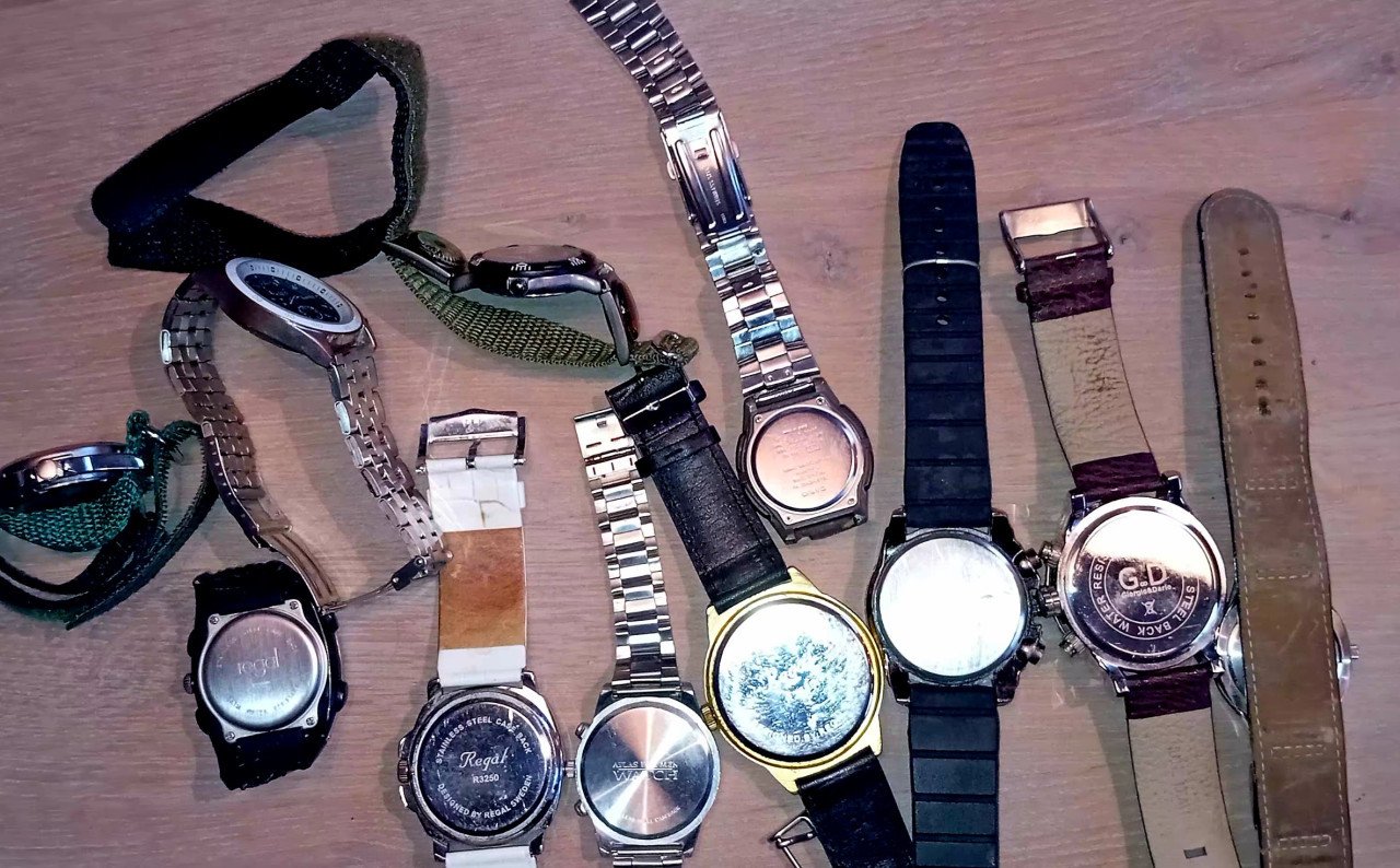 Horloges. Lot horloges.
