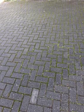 Wegens niet nakomen afspraak, gratis afhalen 75m2 straat stenen