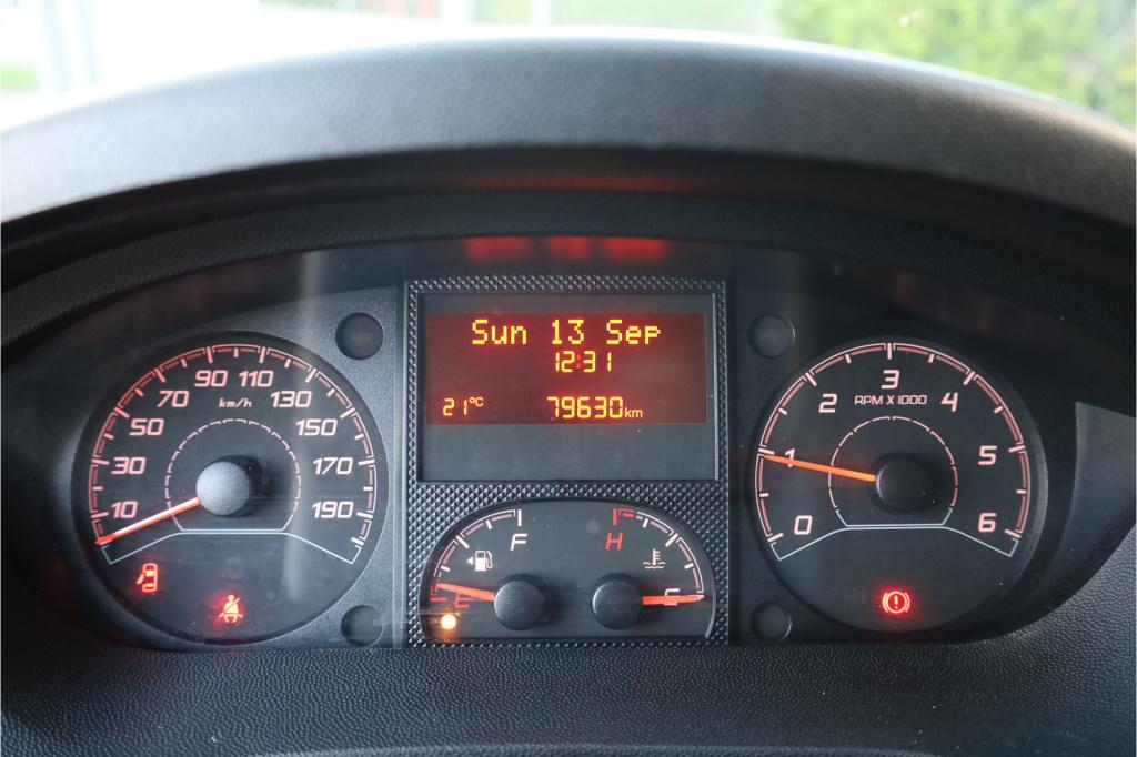 Peugeot Boxer 2.2 bluehdi 140 l2h2 3.3t inrichting i nav i cam i standkach 