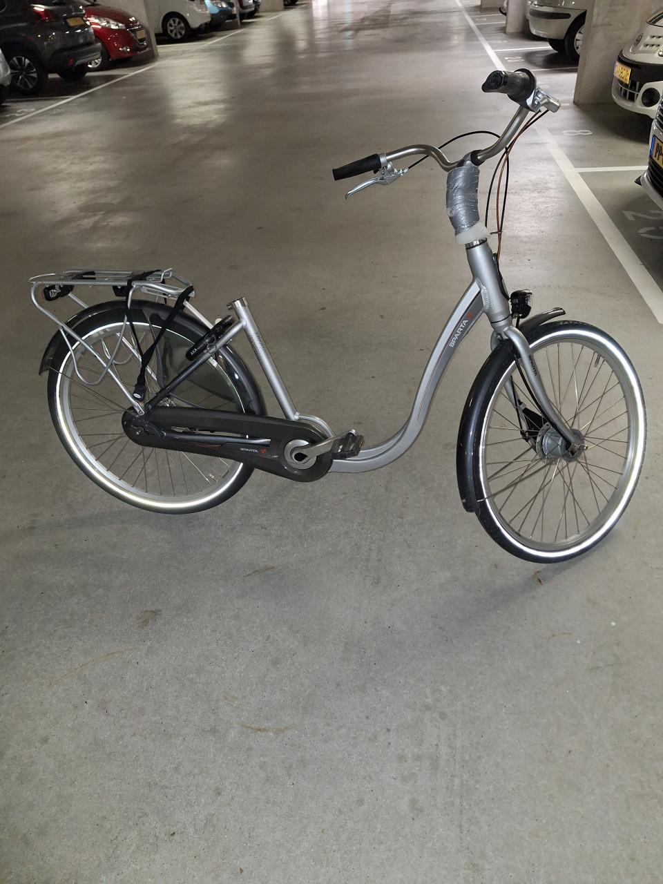 Fietsonderdelen, o.a. wielen/banden