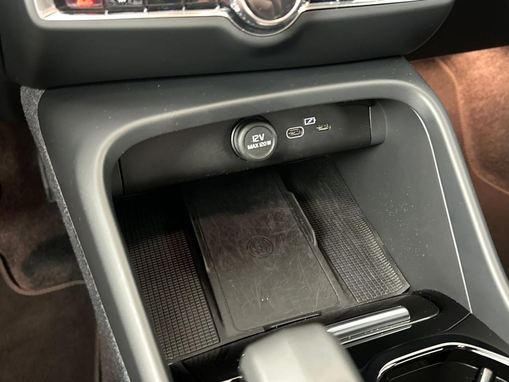 Volvo Ex40 twin motor 409pk plus 82kwh| adap.cruise| camera| stoelverwarmin