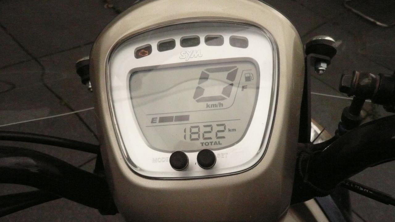 Sym mio snorscooter als nieuw.