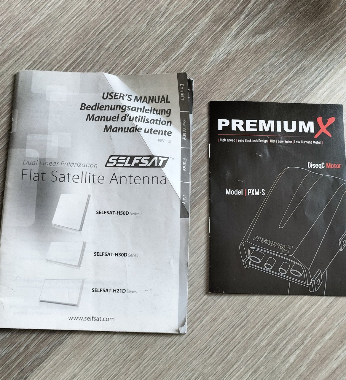 Platte schotel antenne selfsat H50D en Premium X Sat Motor DiSEqC Motor