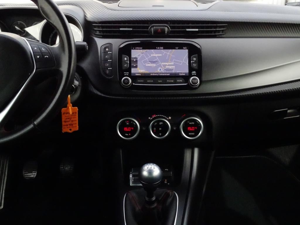 Alfa Romeo Giulietta 1.4 t distinctive | navi | 18"