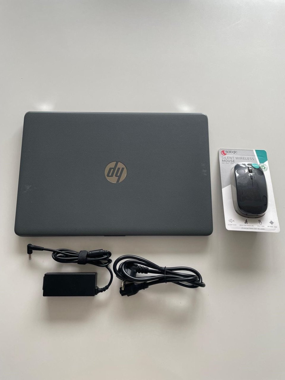 HP laptop 15 inch Windows 11 SSD 8GB RAM nieuwe accu - Office pakket + muis