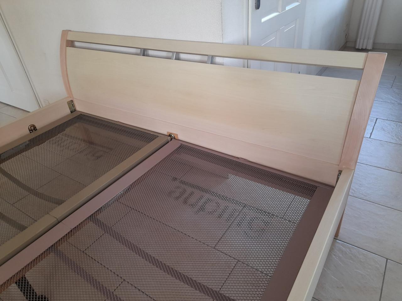 Stevig 2 Persoons bed 180 x 210 met auping spiralen