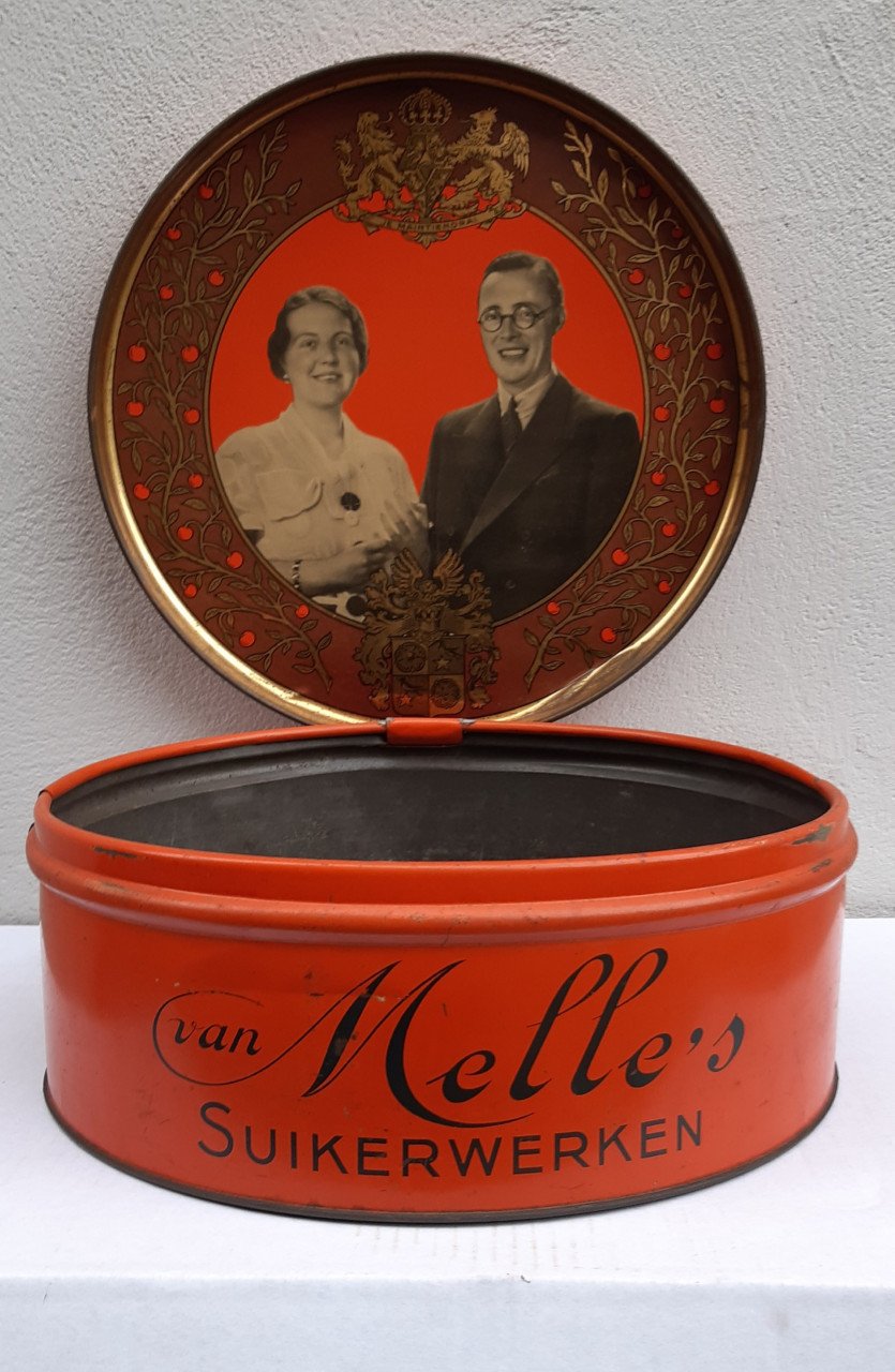 Groot Winkelblik van Melle suikerwerken, Juliana en Bernhard.