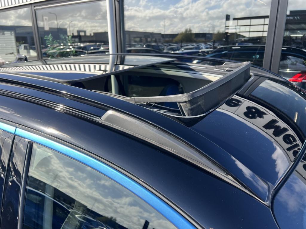 Lynk & Co 01 1.5 261pk phev , 360gr camera , pano dak , adaptive cc , car p