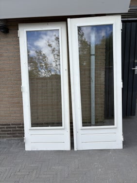 Hardhouten tuindeuren met stolpnaald