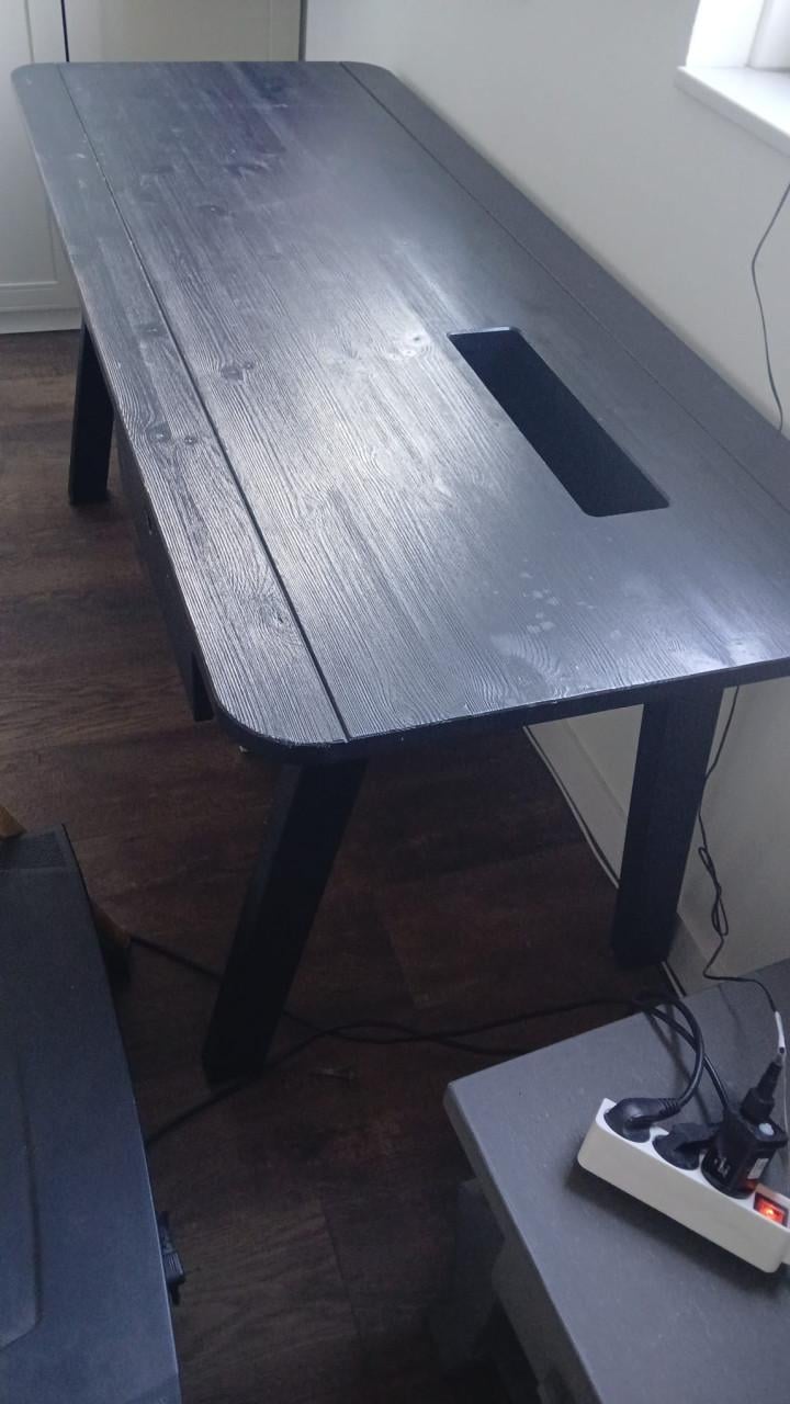 Groot bureau zwart hout