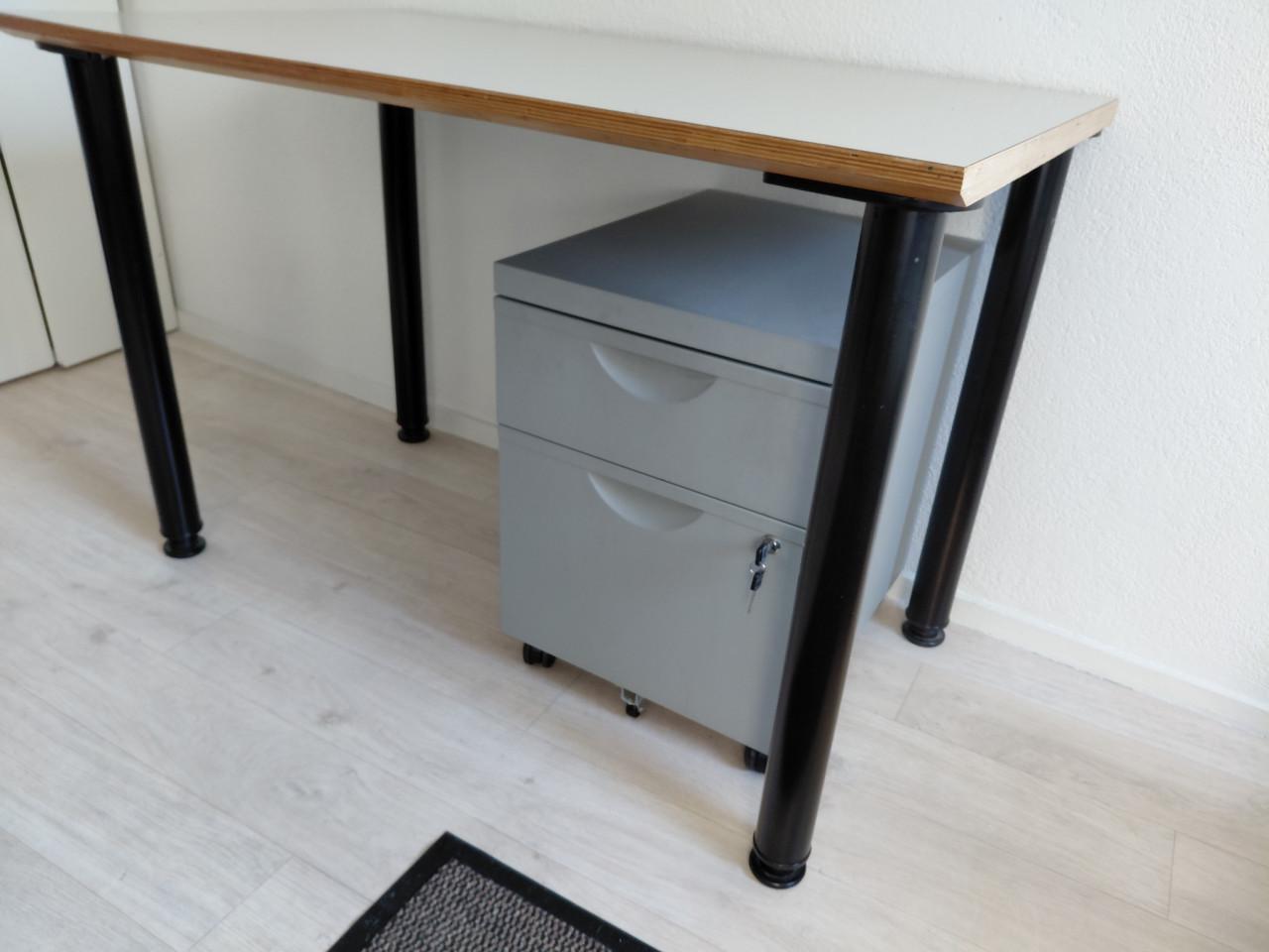 Tafel, bureau tafel, ladekastje,
