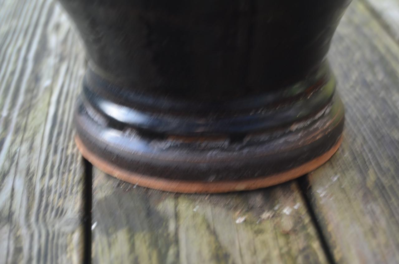 Terracotta offerpot met decoratie v/e konijn. China vroeg 20e eeuw.