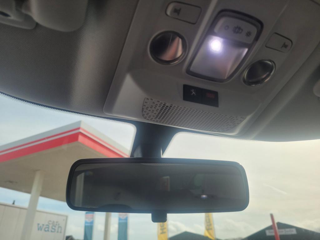 Peugeot 2008 1.2 puretech blue lion carplay