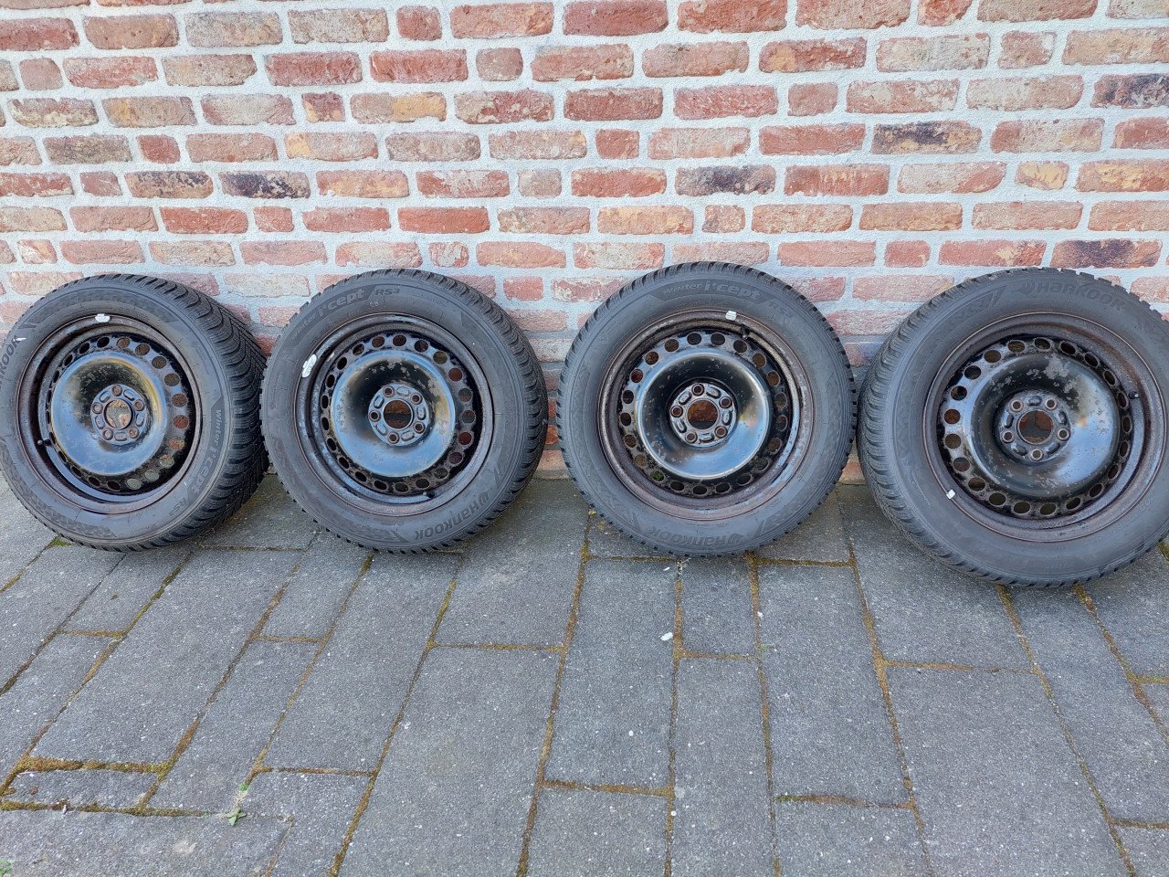 Set Winterbanden op stalen velgen (205/55R16)