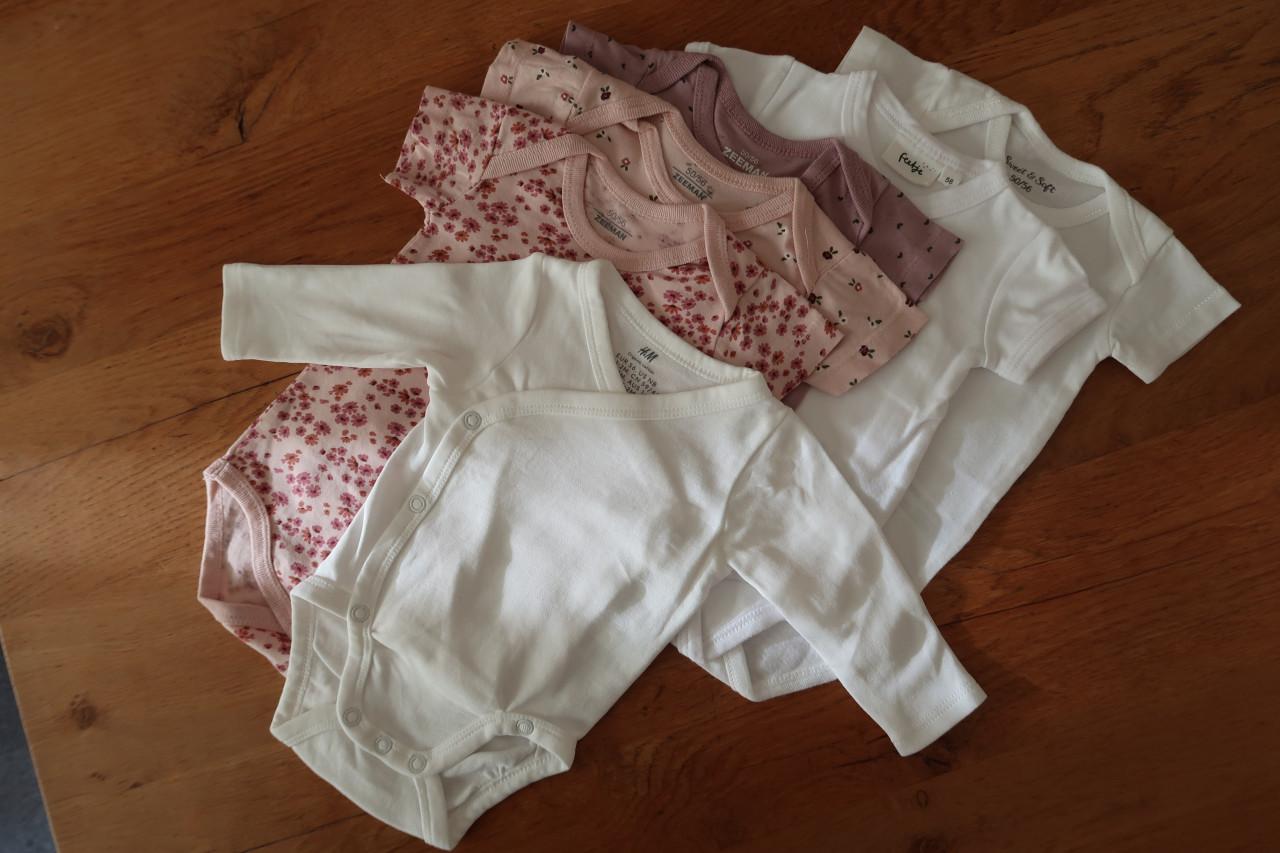 Babyuitzet basis rompertjes niet gedragen alleen gewassen 6 stuks voor €3,-