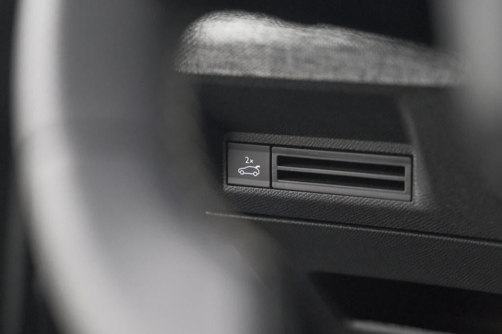 Peugeot 3008 1.2 hybrid 136 gt | camera | adaptieve cruise control | elektr