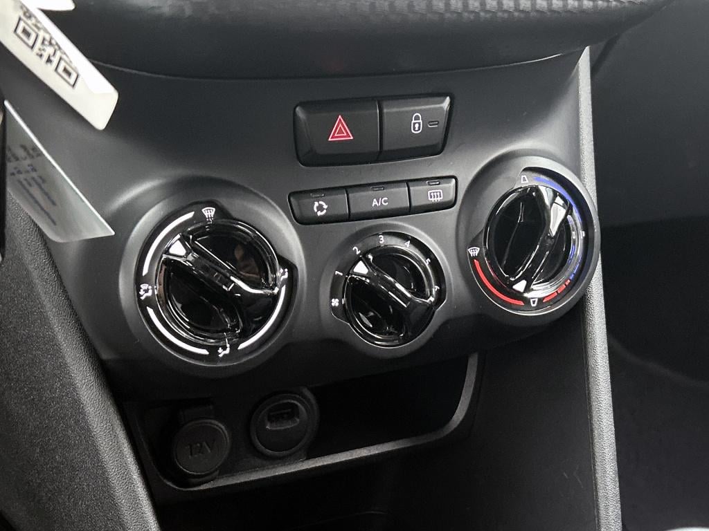 Peugeot 2008 110 pk signature | rijklaar | navigatie | parkeersensoren | lm