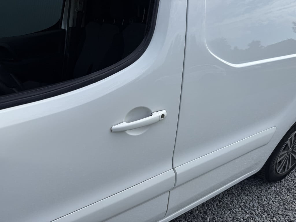 Peugeot Partner 120 1.6 bluehdi 75 l1 premium pack 3-zitter