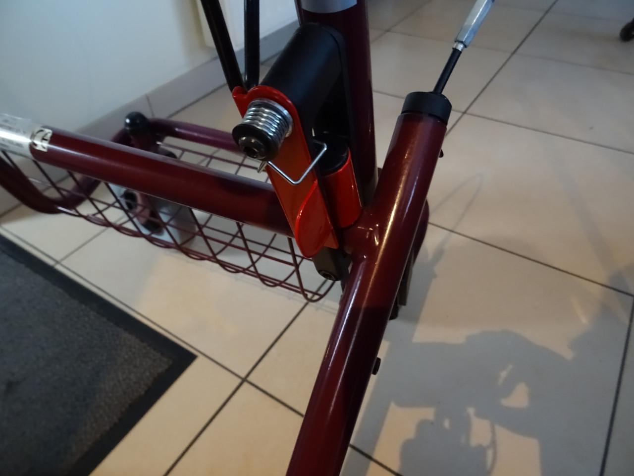 Te koop nog nieuwe rollator zie foto s een paar keer gebruikt ! op vouwbaar
