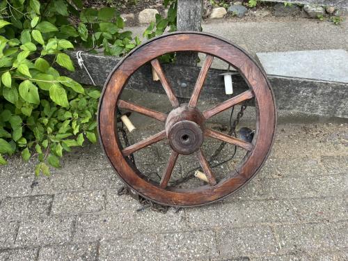 Karrenwiel antiek