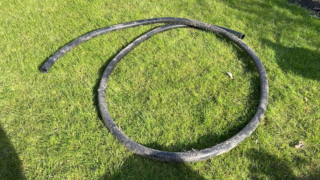 Vijver visnet en filterpomp slang