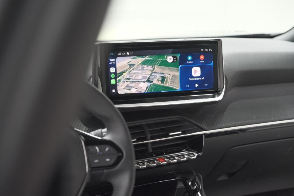 Peugeot 2008 puretech 100 allure | apple carplay | parkeersensoren | climat