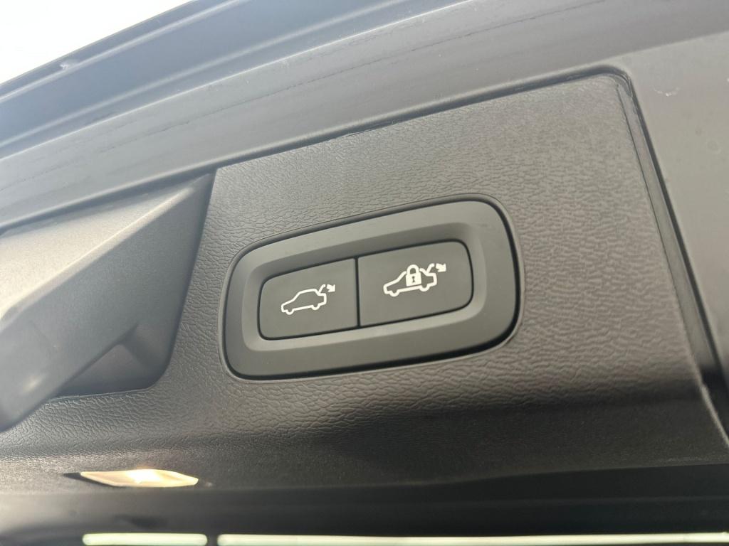 Volvo XC60 t8 455pk ultra black edition| pano| 360camera| hud| harman&kardo