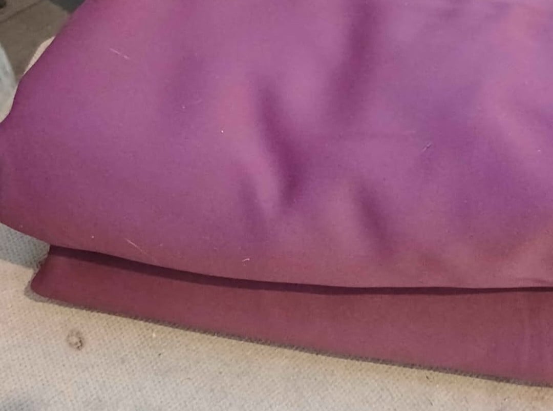 Gloednieuwe bordeauxrode overgordijnen 2 stuks voor €15