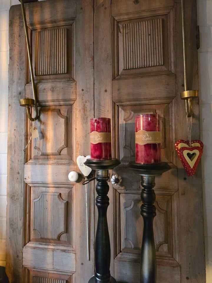 SCHITTERENDE OUD HOUTEN DEUREN SET 2 STUKS NU €150,- WEG=WEG