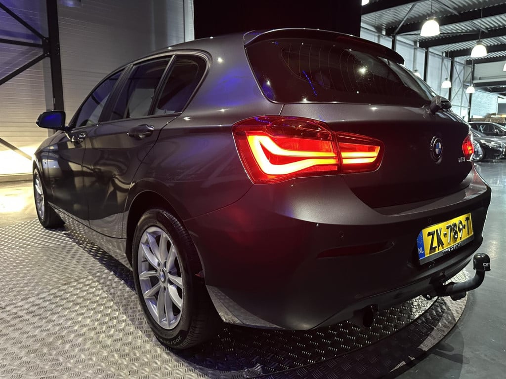 BMW 1 Serie 116i executive *pdcv&a*navi*trekhaak*