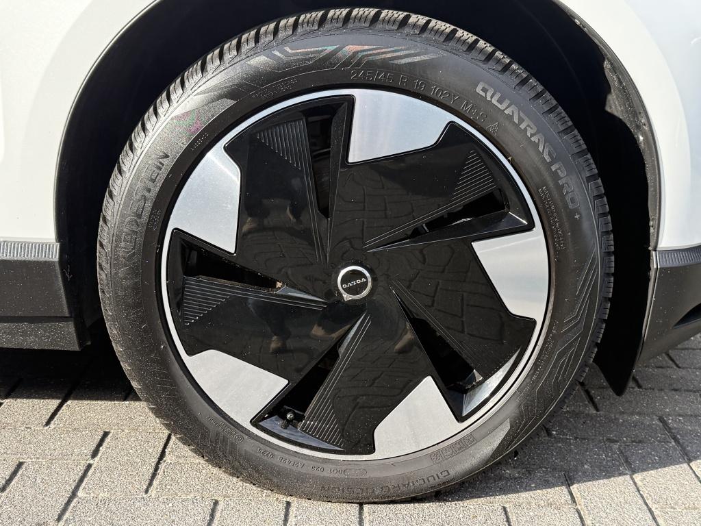 Volvo Ex30 extended plus 272pk/69kwh| adap.cruise| h&k sound| camera