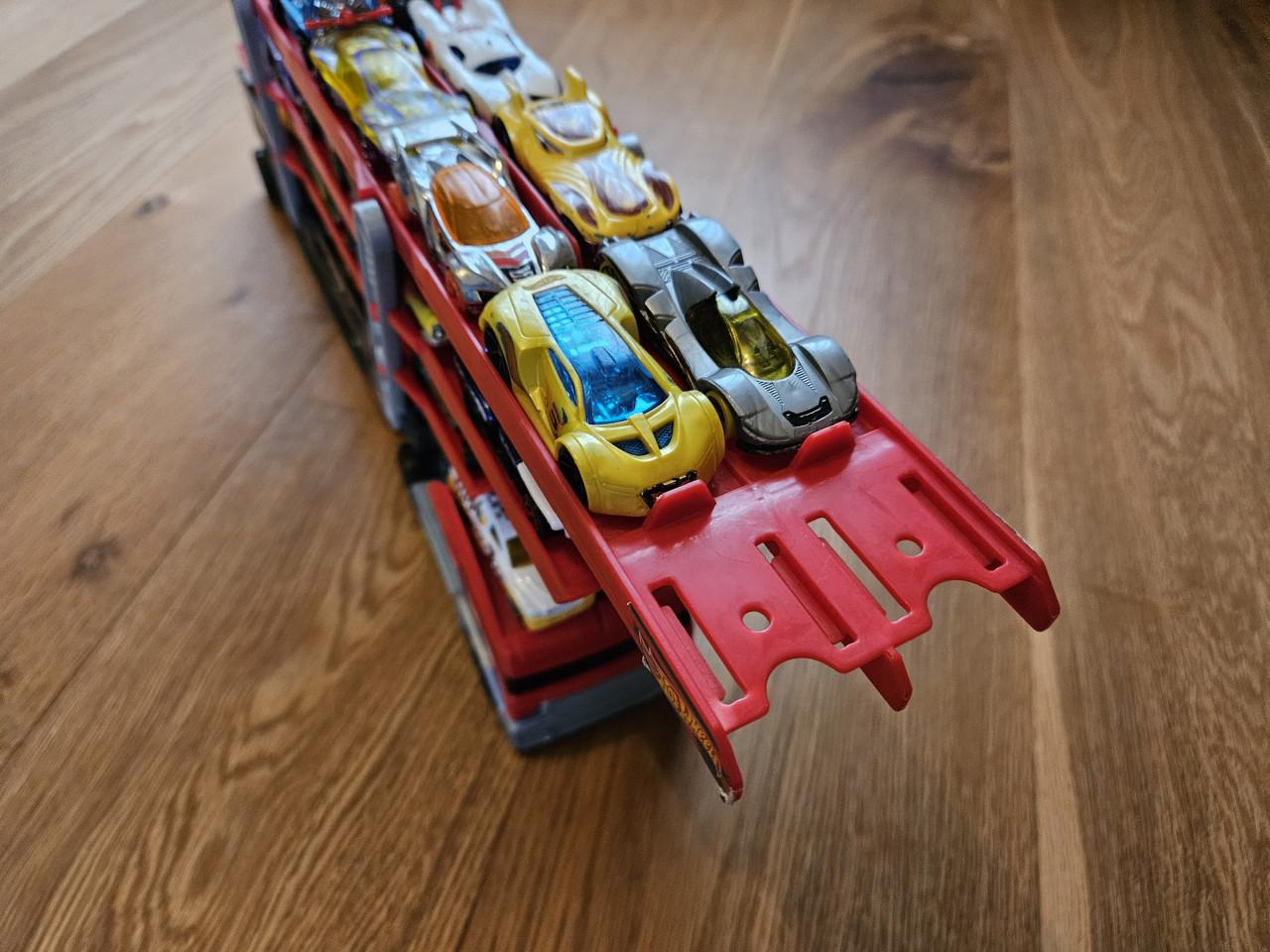 Hot Wheels Mega Truck oplegger (z.g.a.n.)