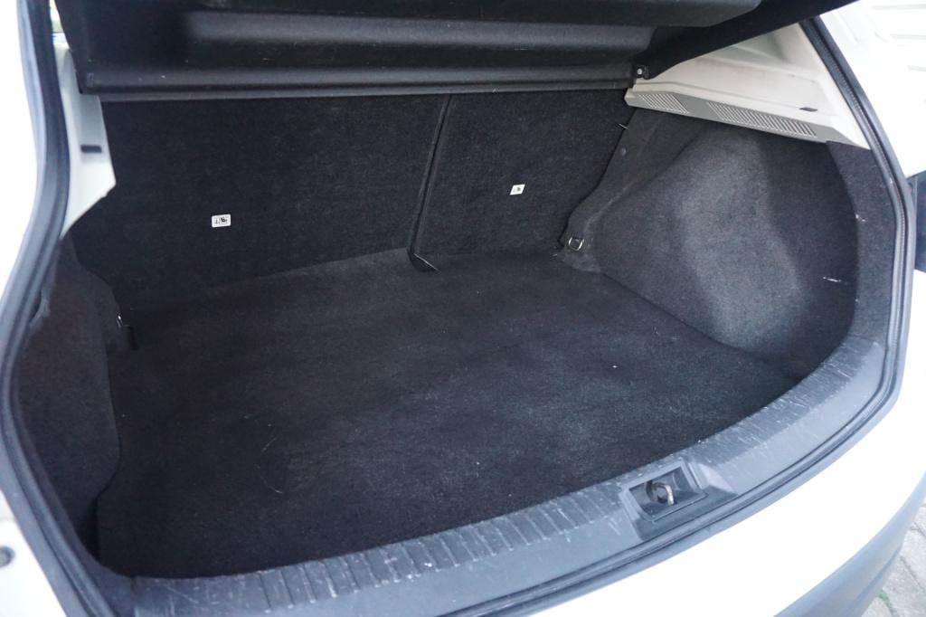 Nissan Qashqai 2.0 tekna climate / navi / cruise / camera / bt / stoelverw.