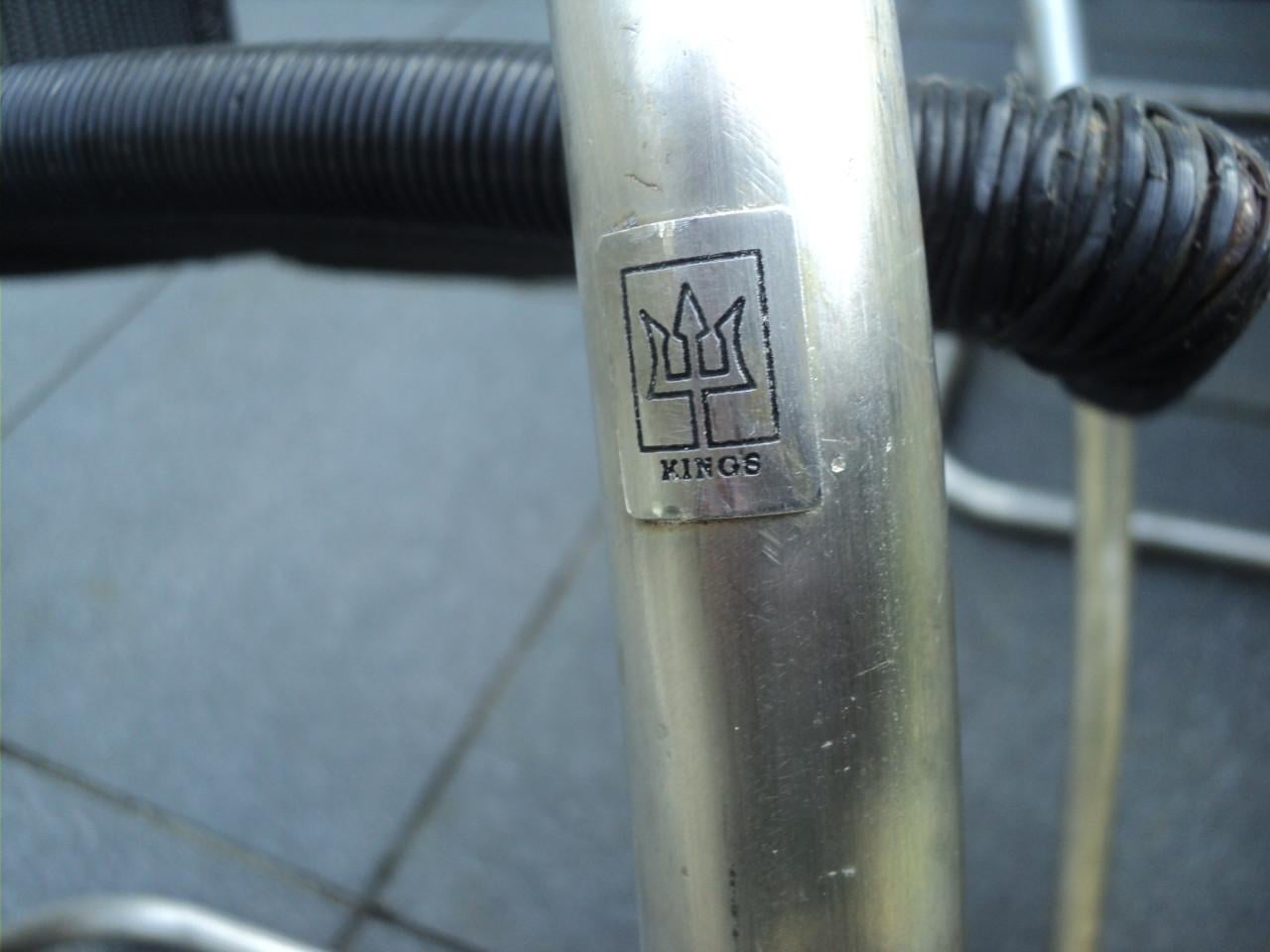 Prachtige RVS tafel met granietblad met wijn koeler 10 RVS stoelen