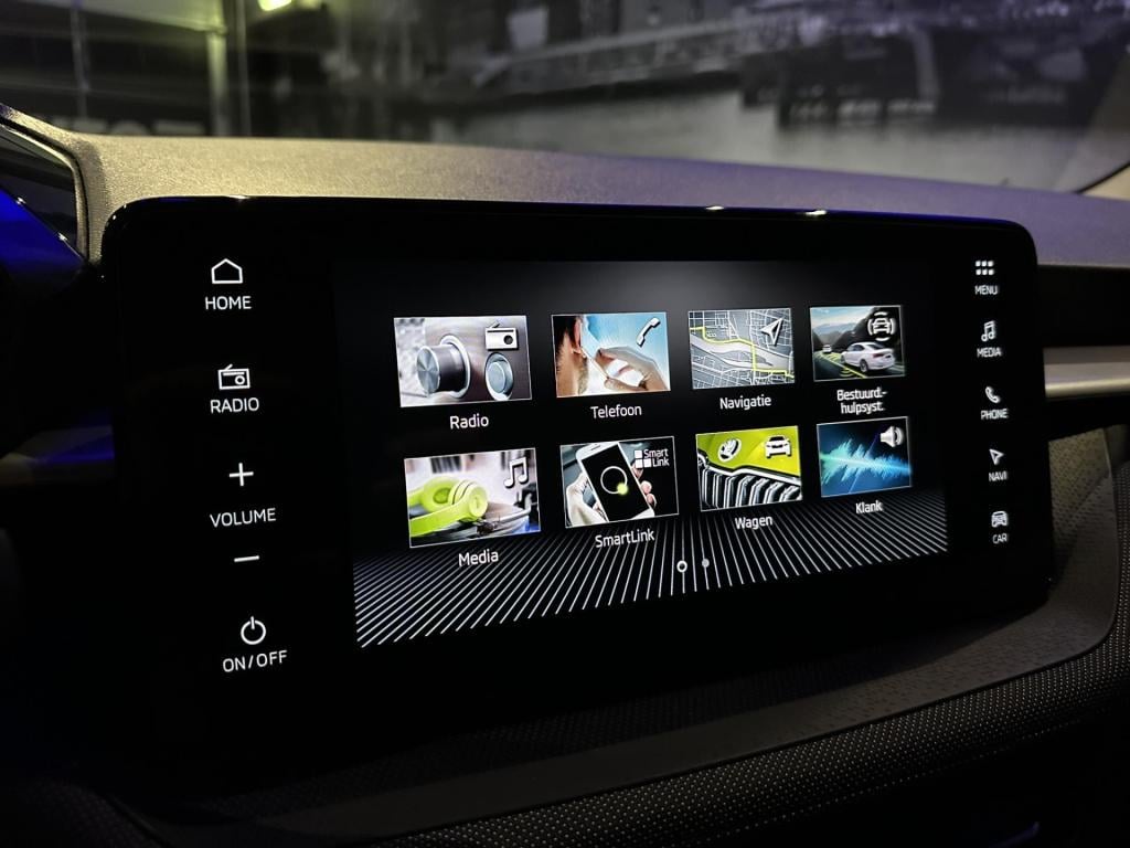 Skoda Fabia 1.0 tsi business edition *camera*pdc*winterpack*app*navi*