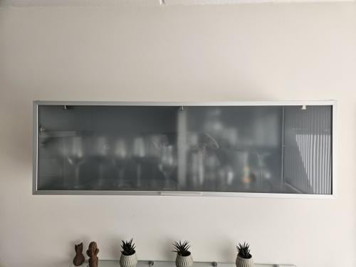 Enzo Luca Italiaanswandkast hoogglans grijs met glazen deur