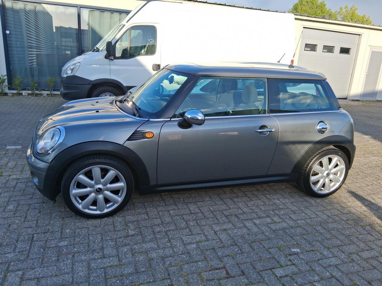 Aanbieding van cabriolet auto s ea bij autohuis Vlissingen