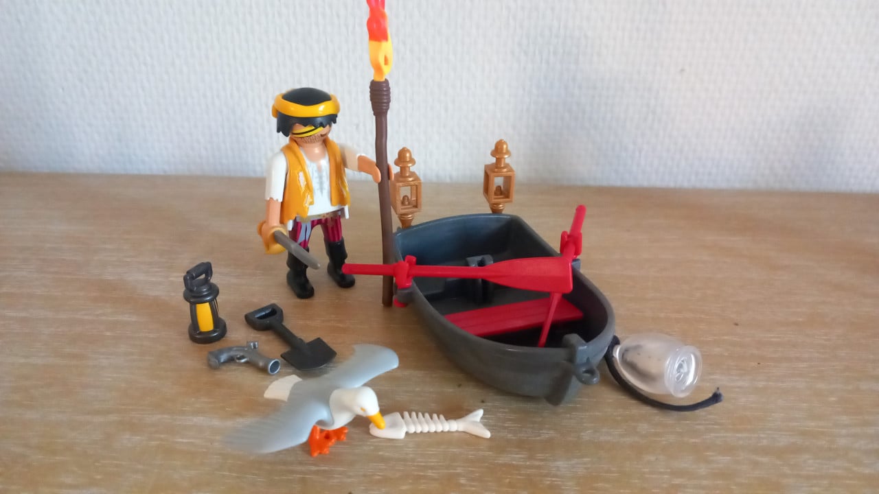 Playmobil piraat met roeiboot, flessenpost enz