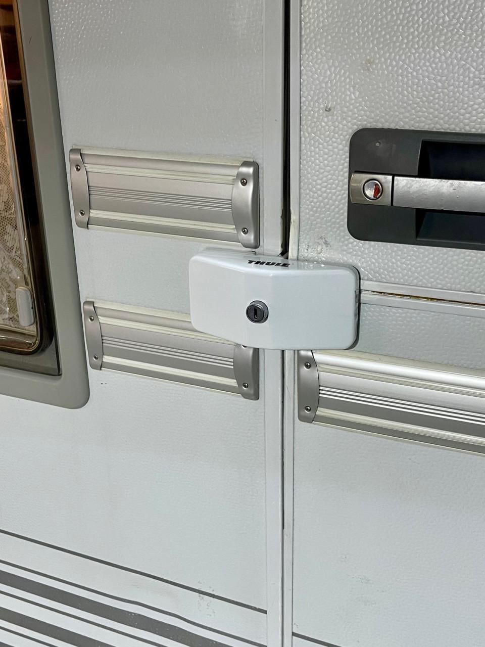 Tabbert Comtesse 620 (2006), ruime caravan met Dorema 4‑seizoenen voortent