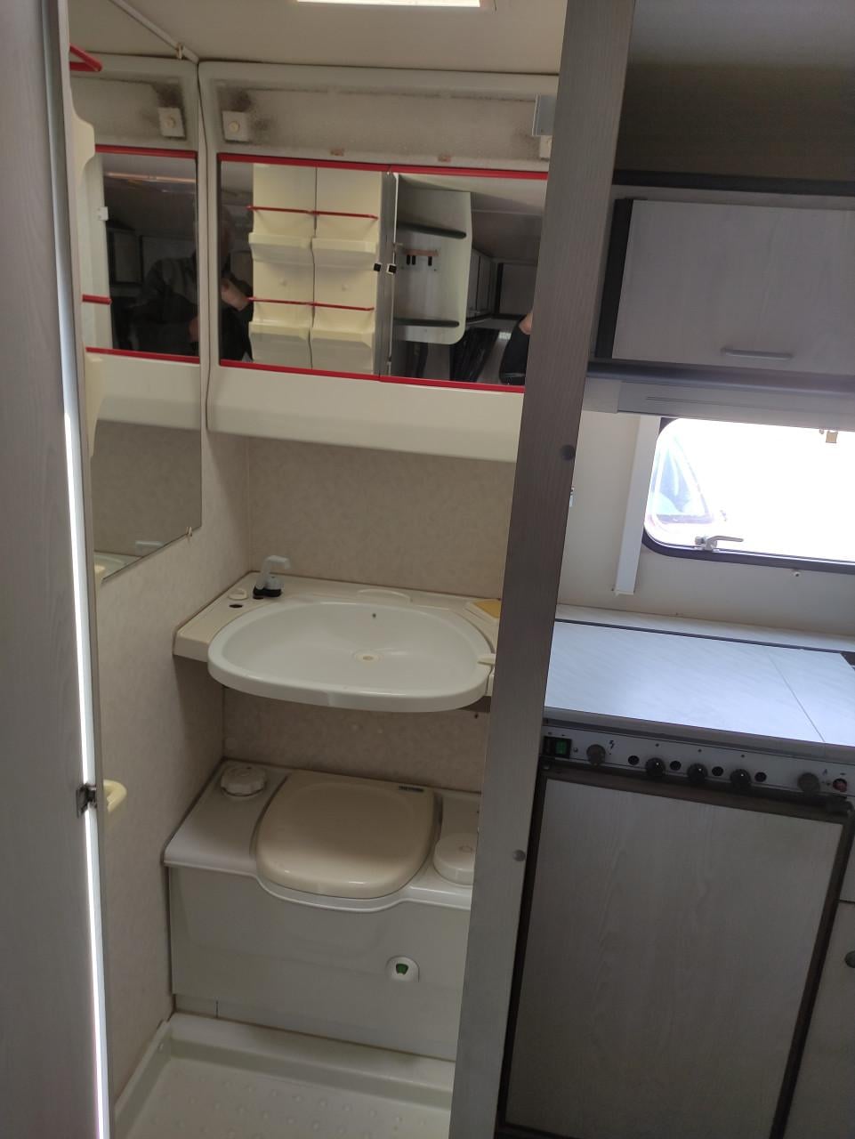 Caravan CHATEAU 380 van 1991