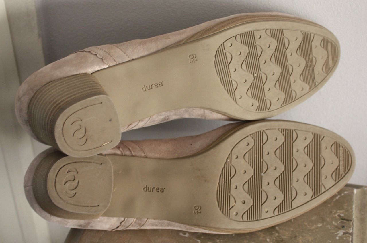 Beige met goudglood  pump maat 6,5