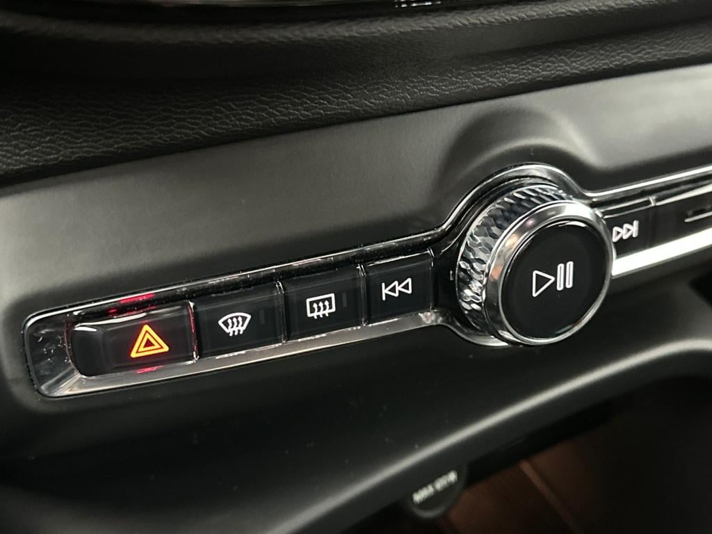 Volvo XC40 t5 262pk recharge plus dark| adap.cruise| 360camera| trekhaak