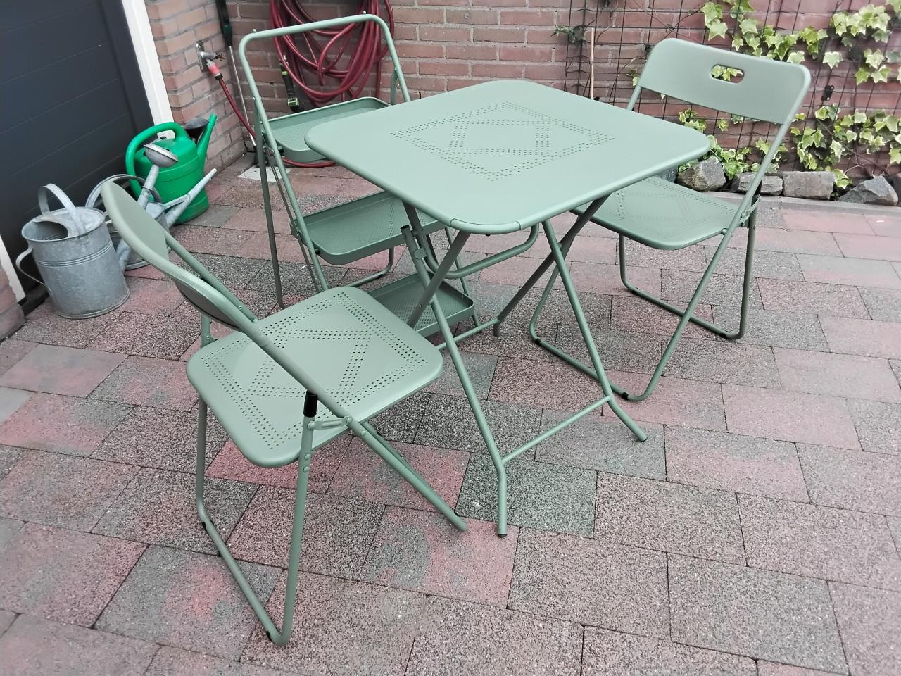 Tuinset nieuw groen nieuw metaal 2 stoelen tafel en bijzettafeltje