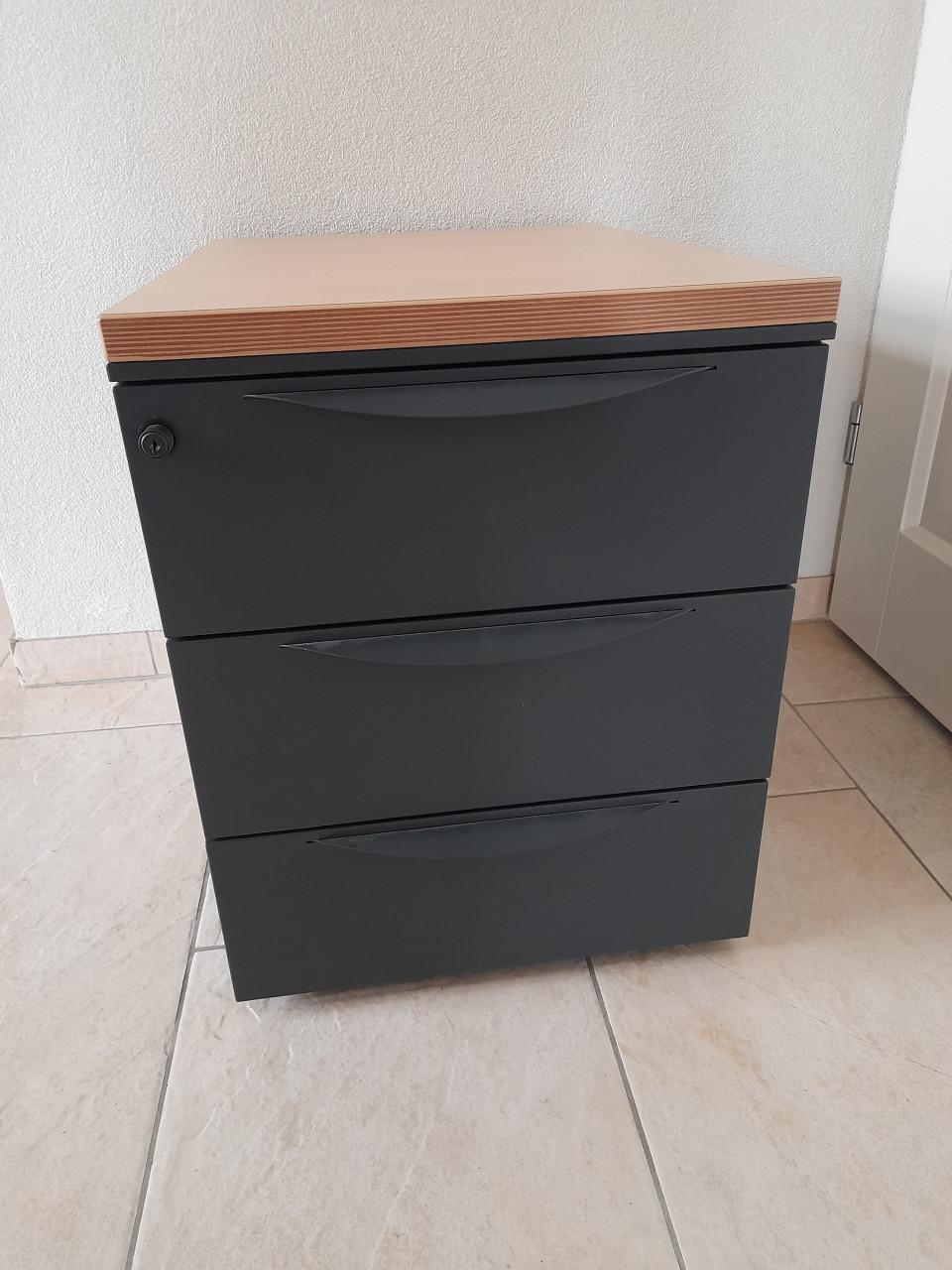 Ladenkastje op wielen (42 x 58 x 54H)  Zonder sleutel!