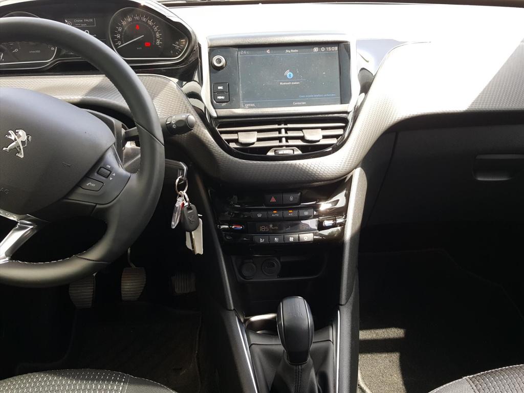 Peugeot 208 blue l. allure 1.5 bluehdi-100pk apple carplay & android auto |